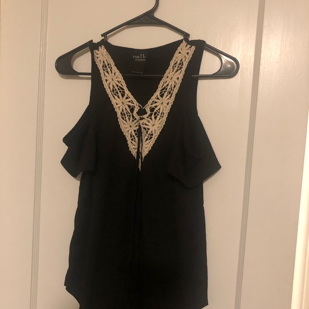 Open shoulder shirt